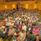 Más de 400 personas asisten a la Asamblea Vecinal convocada por el equipo de Gobierno en el barrio de Las Delicias.-J.M.LOSTAU