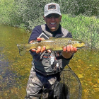 El campeón de España de veteranos, Javier Álvarez Tejedor, pescando en el río Órbigo.-L.FUENTE