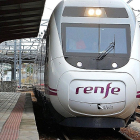 Tren de Renfe llegando a una estación. E.M.