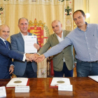 Víctor Caramanzana, Antonio Gato, Javier Labarga y Alejandro García Pellitero, durante la firma del convenio.-ICAL
