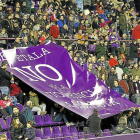 El Fondo Norte, el viernes, con una pancarta contra la violencia machista.-J.M.L.