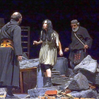 Intérpretes de la Compañía Nacional de Teatro de México en ‘La hija del aire’.-EL MUNDO