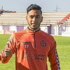 Anuar levanta el pulgar antes del entrenamiento de ayer del Real Valladolid.-PABLO REQUEJO