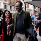 Antonio Hernando, en diciembre, ante la sede madrileña del PSOE.-