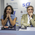 La concejal de Cs en Madrid junto al diputado popular, ayer en La Aguilera.-S. OTERO