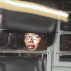 Joshua Wong, a la salida del tribunal, hacia la cárcel, este jueves 17 de agosto.-EFE / TSE WING YIU