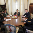La ministra de Agricultura, Alimentación y Medio Ambiente, Isabel García Tejerina se reune con los representantes de Iberleche. de (I a D) el director general de la industria alimentaria, Fernando Burgaz, el secretario general de Agricultura Carlos Cabana-ICAL