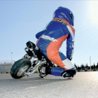 Un piloto de minimotos durante una prueba.-EL PERIÓDICO