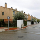 Una de las calles de la urbanización Santa Ana, al sur de la ciudad.-J.M. LOSTAU