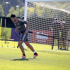 Juanpe se ejercita ayer en los Anexos.-J.C. Castillo