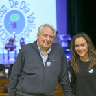 El Jefe de servicio de psiquiatría, Fernando Uribe, y la terapeuta ocupacional del Hospital de Día Infanto-Juvenil, Esther Martín Arranz, durante la gala.-MIGUEL ÁNGEL SANTOS