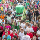 Cientos de peñistas animaron el pregón con disfraces el año pasado.-MIGUEL ÁNGEL SANTOS