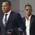 Neymar y su padre, en una declaración ante la Audiencia Nacional el pasado mes de febrero.-EFE / KIKO HUESCA