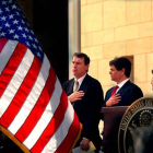 El juez Andrew Hanen, izquierda, durante una ceremonia judicial en Brownsville (Tejas).-AP