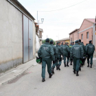 Miembros de la Guardia Civil por las calles de Villalar (Valladolid) en el Día de Castilla y León-ICAL