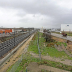 Polígono industrial en el término municipal de Santovenia, junto a la vía del tren.-Miguel Ángel Santos