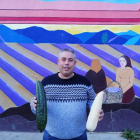 David García, con las esponjas que cultiva en la localidad abulense de El Tiemblo.-ARGICOMUNICACIÓN