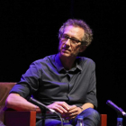 El escritor Ricardo Menéndez Salmón, ayer, la Feria del Libro.-F.L.V