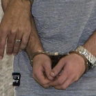 Un hombre detenido por la Policía Nacional, en una imagen de archivo.