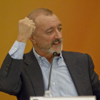 Arturo Pérez-Reverte, el 26 de noviembre del 2017, en una rueda de prensa ofrecida en la Ciudad de Guadalajara (México) con motivo de la Feria Internacional del Libro (FIL) de Guadalajara.-EFE / CARLOS ZEPEDA
