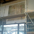 Imagen del avance de las obras con el andamiaje instalado en una de las entradas de las Reales Carnicerías.-El Mundo