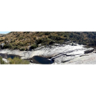 El río Tormes fluye entre las pozas unidas por lanchares en un recorrido salpicado por cascadas que constituyen una grata recompensa al esfuerzo realizado.-A.G.