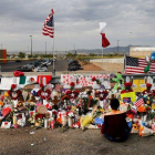 El memorial a los muertos en el tiroteo de El Paso, Texas.-EFE / EPA
