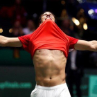 Rafael Nadal celebra el triunfo sobre el canadiense Denis Shapovalov en la final de la Copa Davis.-EFE