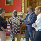 La concejala Rafaela Romero, Said Fundy, el alcalde en funciones, Manuel Saravia, y El Bekkay Grioui, tras la reunión en el  Ayuntamiento.-E.M.
