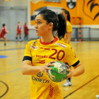Amaia, durante el calentamiento de su debut con la selección.-V.G.GARIBAY