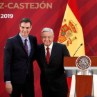 El presidente del Gobierno espanol Pedro Sanchez y el presidente de Mexico Andres Manuel Lopez Obrador.-EFE