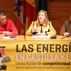 La consejera de Economía y Hacienda, Pilar del Olmo, inaugura la jornada 'Las energías en Castilla y León como factor de competitividad. Fortalezas y debilidades' del sindicato CCOO. Junto a ella, el secretario regional de CCOO, Ángel Hernández, y el dire-ICAL