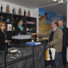 Gonzalo y José María Vale, dos hermanos sacerdotes de Portugal, los primeros en visitar ‘Las Edades’,-M. DENEIVA