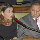 Cristina Vidal durante su intervención en el pleno municipal, junto al concejal de Hacienda, Alfredo Blanco-Efe