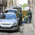 Agentes de la Guiardia Civil trabajan en el lugar en el que apareció el cadáver de Monika.-RAÚL G. OCHOA