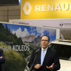 El director de Comunicación de Renault España, Jesús Presa (D), y el director regional Comercial, José Antonio del Olmo.-ICAL