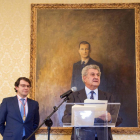 El presidente de las Congreso, Jesús Posada, inaugura en presencia de Alfonso Fernández Mañueco, alcalde de la ciudad, el retrato de Felipe VI que preside el salón de recepciones del ayuntamiento de Salamanca-Ical