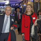 La consejera Pilar del Olmo, con el secretario general de Hacienda, en el viaje a Bruselas, el pasado febrero.-ICAL