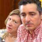 María Antonia Gancedo y Roberto Mendo durante la rueda de prensa de ayer para exponer los recursos a su citación.-ICAL
