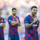 Leo Messi en su condición de capitán se dirige al público del Camp Nou durante la presentación de la plantilla 2019-2020.-