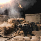 Un soldado del regimiento 502 de EEUU dispara un proyectil en apoyo de fuerzas británicas durante la Operación Hamkari en Afganistán.-RUPER FRERE