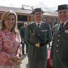 Toma de posesión del nuevo jefe de la Comandancia de la Guardia Civil en Salamanca, Jorge Montero Llácer. En la imagen junto a la delegada del gobierno, María José Salgueiro, y al general jefe José Manuel Díez (D)-ICAL