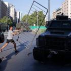 Se reforzó la presencia de efectivos policiales del cuerpo de Carabineros para proteger el orden público.-AFP