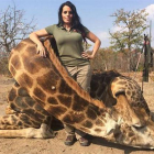 Corgatelli, junto a una jirafa muerta.-