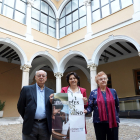Javier Carlos Gómez, delegado de Misiones; y Maga Tamayo Oriol, misionera del Verbum Dei en Honduras, Guatemala y Argentina, junto a Feli Vergaz, voluntaria, hacen balance de la presencia misionera de Valladolid en el mundo. -ICAL.