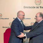 Jesús Julio Carnero y Juan de Dios Jódar firman un acuerdo de colaboración para implantar la receta electrónica.-Ical