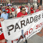 Miembros de Parados en Movimiento se manifiestan en Valladolid-J.M.Lostau