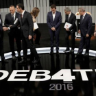 Los cuatro candidatos a la presidencia del Gobierno y los tres moderadores, antes del debate televisivo del lunes, 13 de junio.-JOSÉ LUIS ROCA
