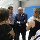 Guindos habla con periodistas, el pasado domingo, en la cumbre del G-20.-EFE / JUAN CARLOS HIDALGO
