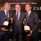 José Moro, Juan Vicente Herrera y Javier Moro, durante la presentación de los vinos de Bodegas Emilio Moro en Ponferrada.-ICAL